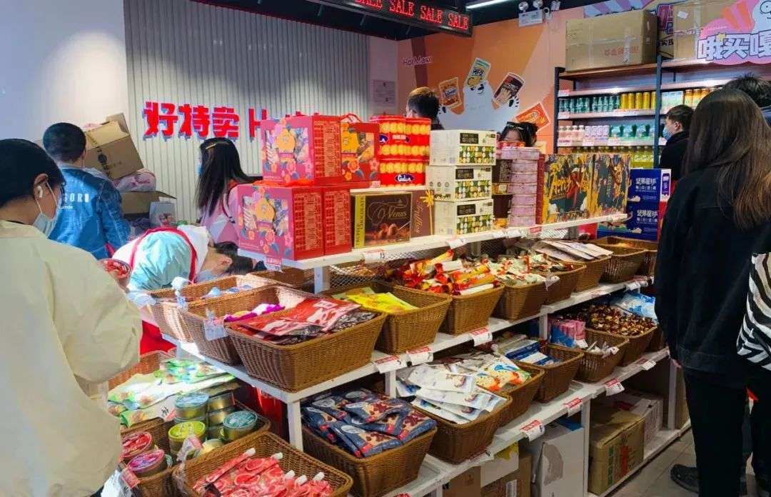 出逃与进军 临期食品的“双面江湖”与食品流通的变局